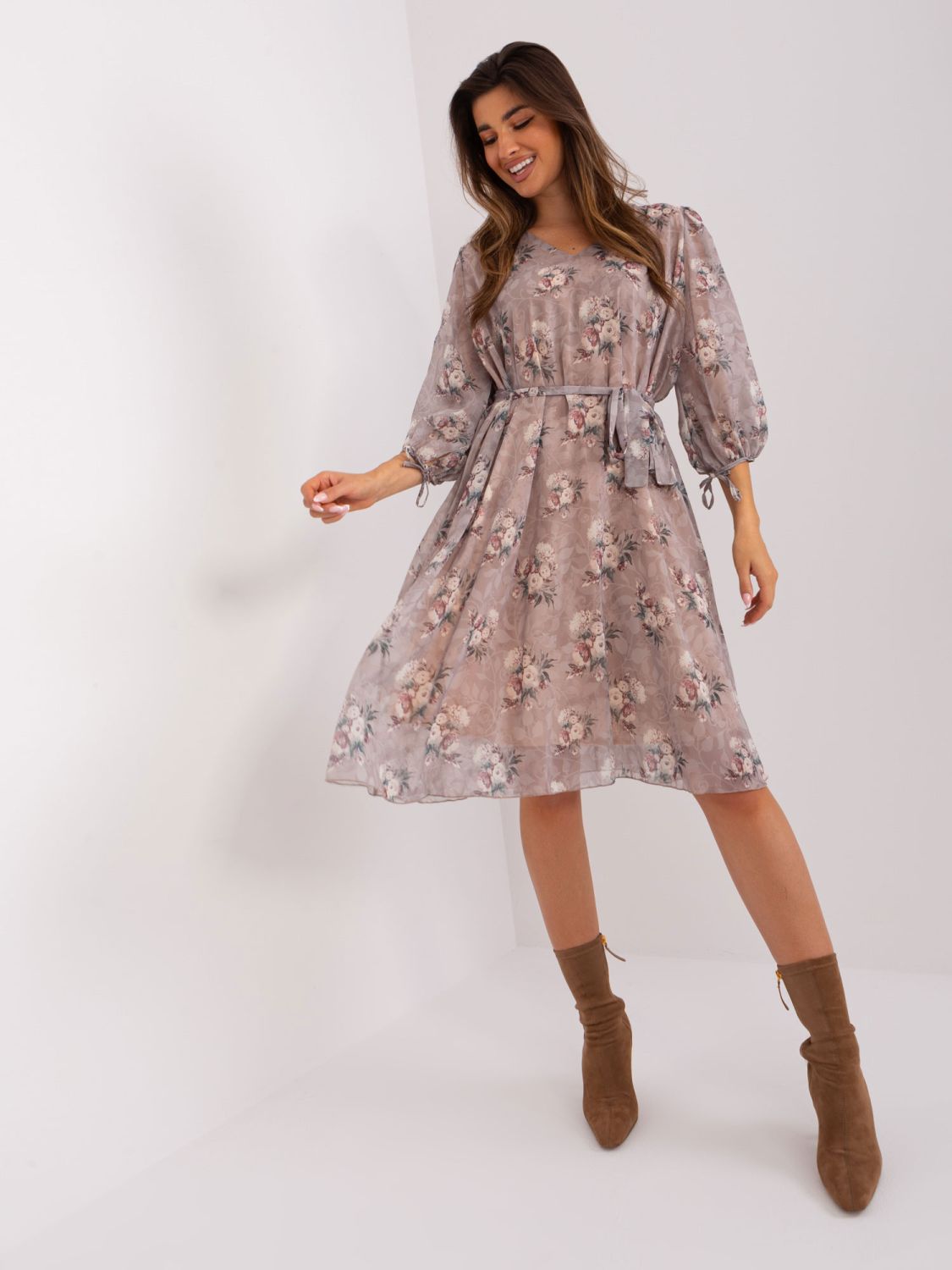 Béžové květinové šaty