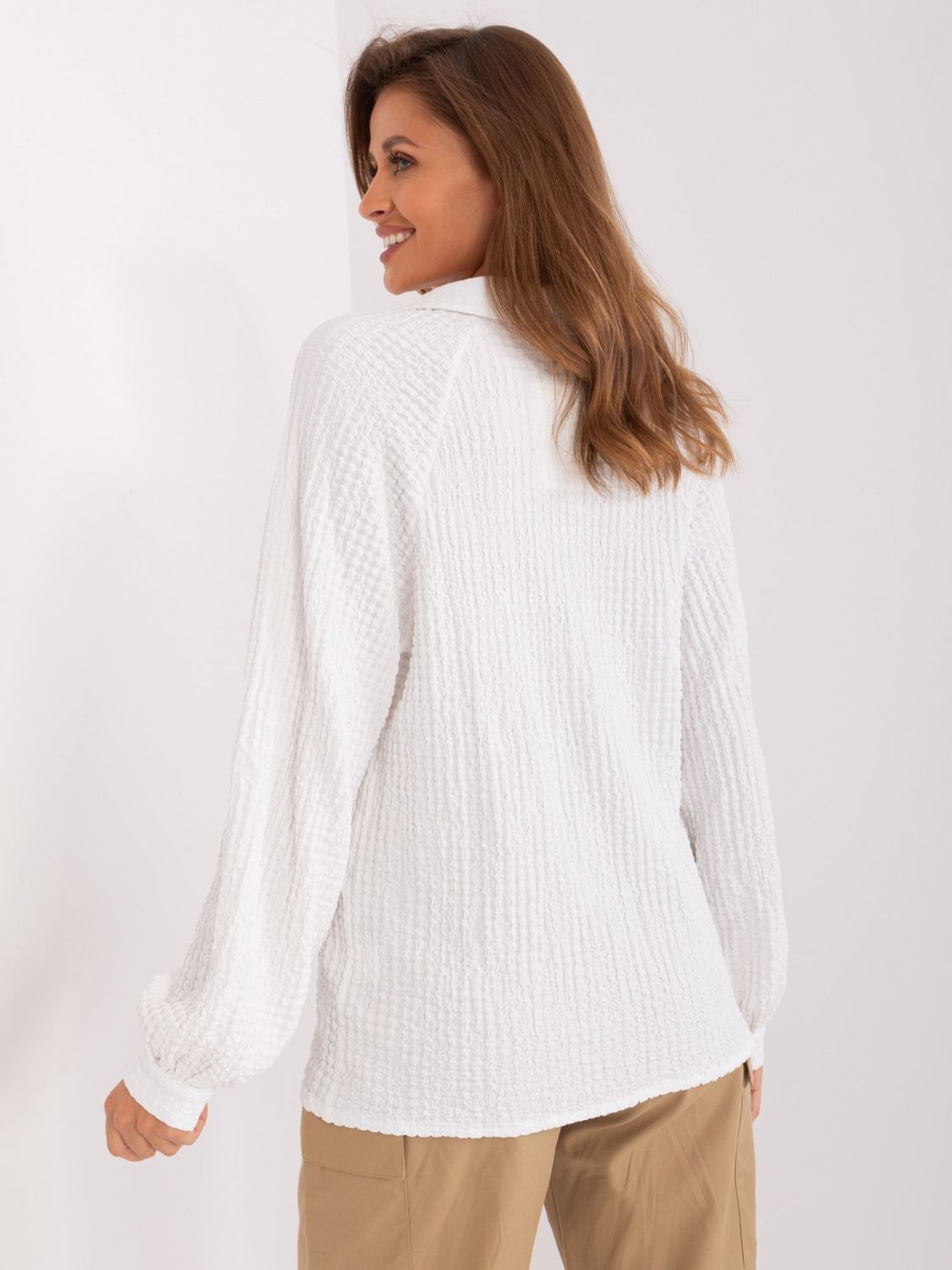 Ecru volná blůza s V výstřihem