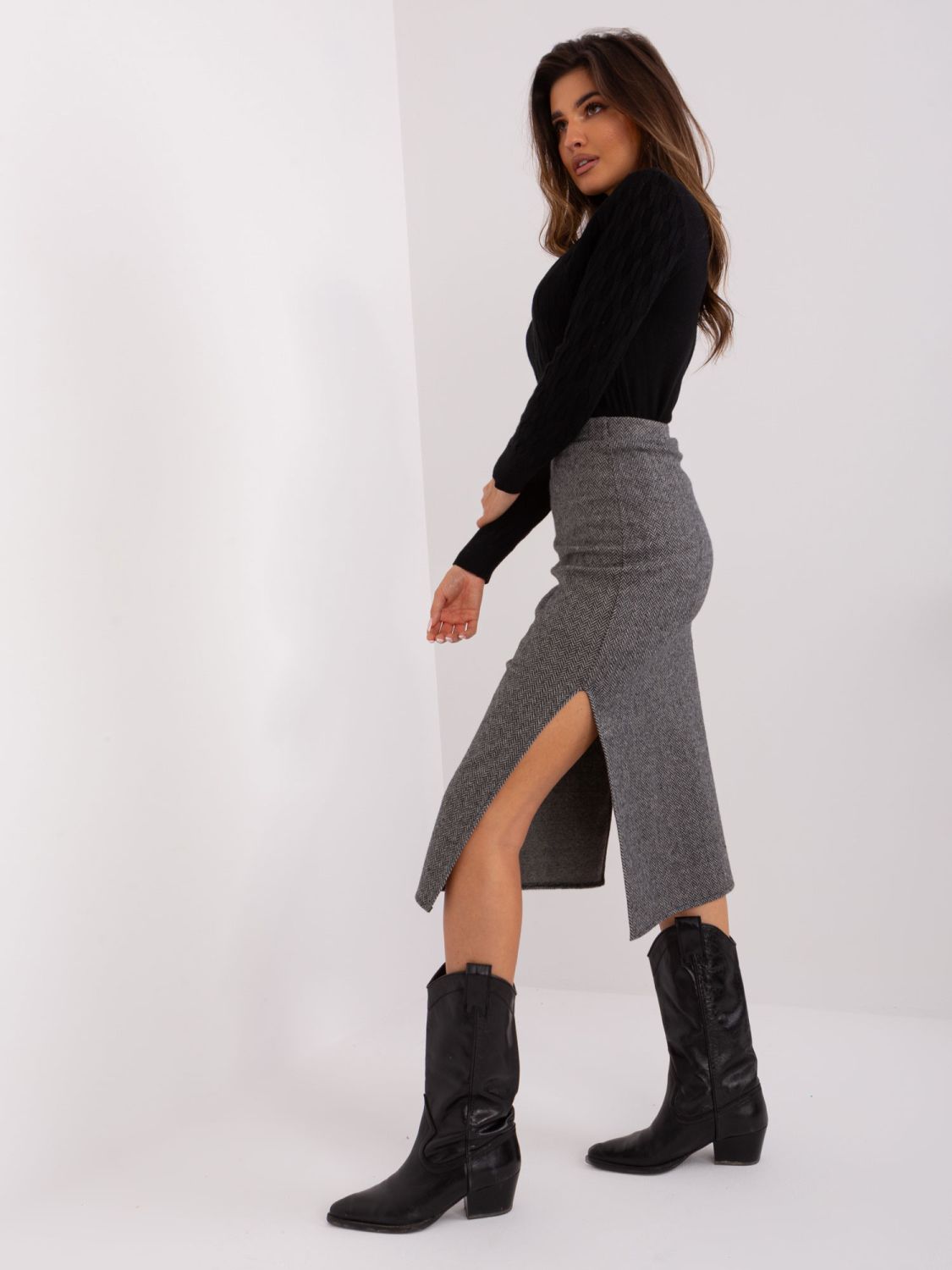 Černo-šedá midi sukně