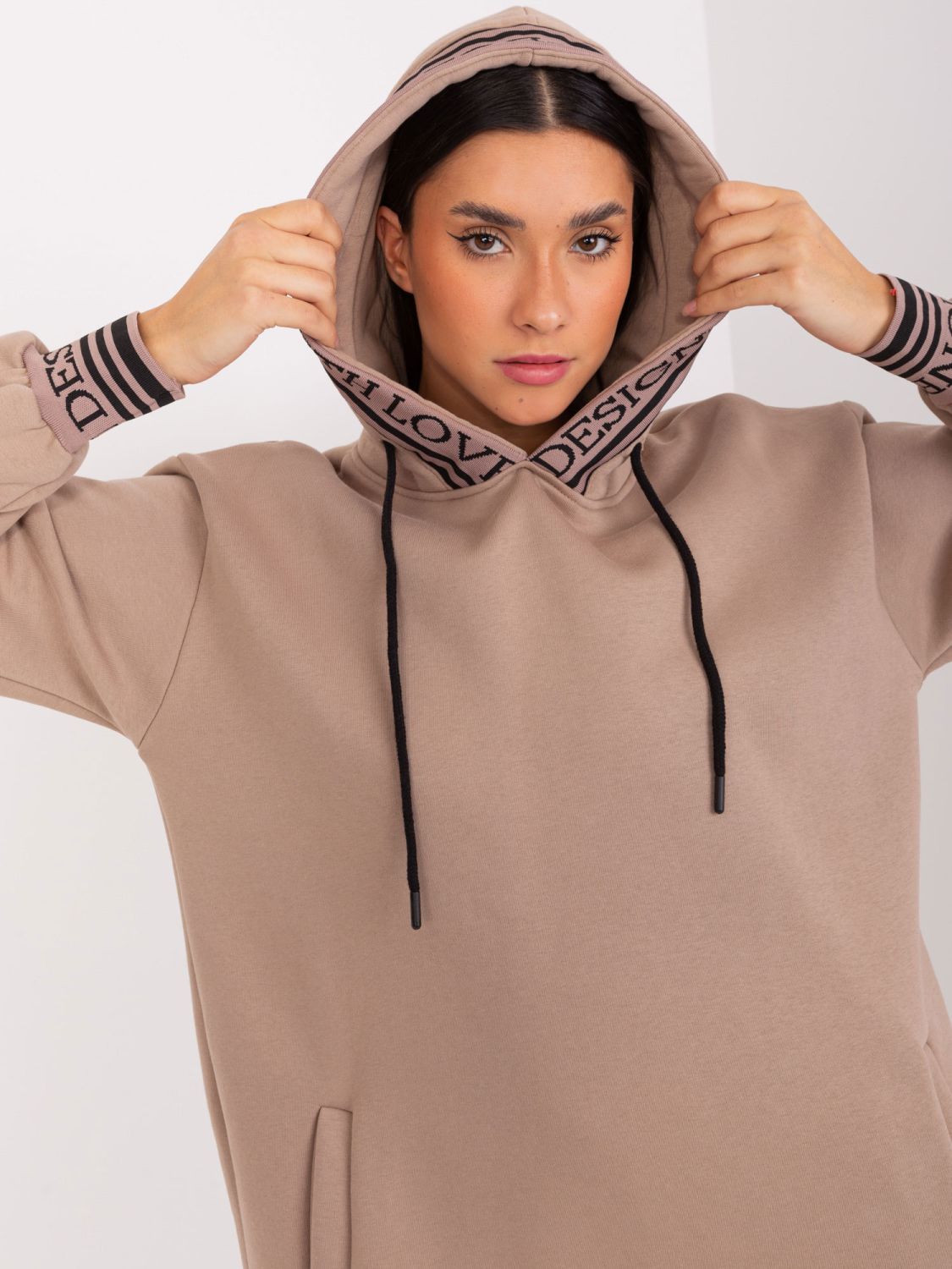 Asymetrické béžové mikinové šaty