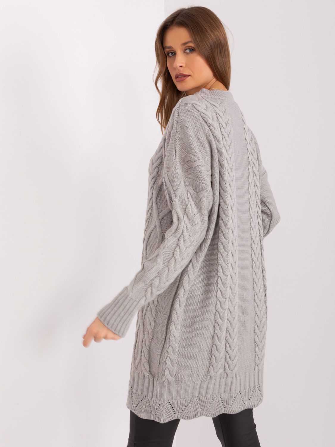 Stylové šedé midi šaty