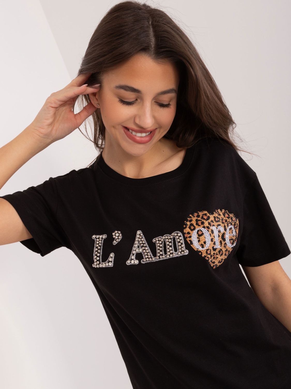 Stylové černé tričko s aplikací