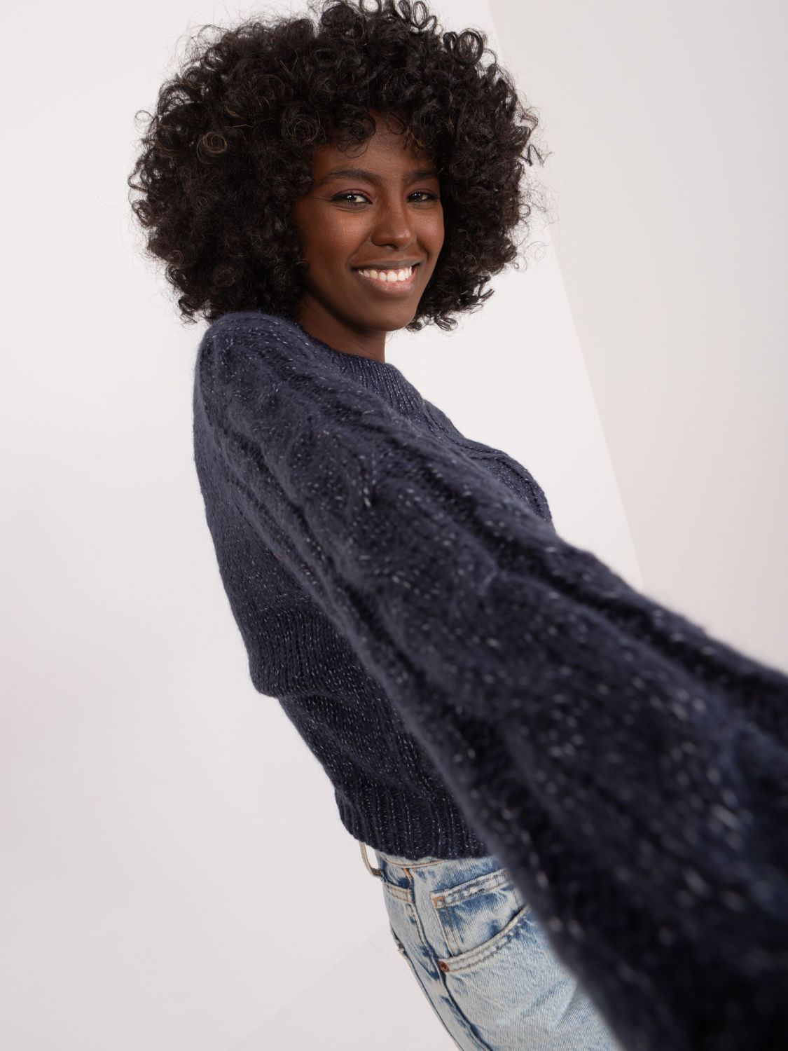 Stylový grafitový svetr s dlouhým rukávem