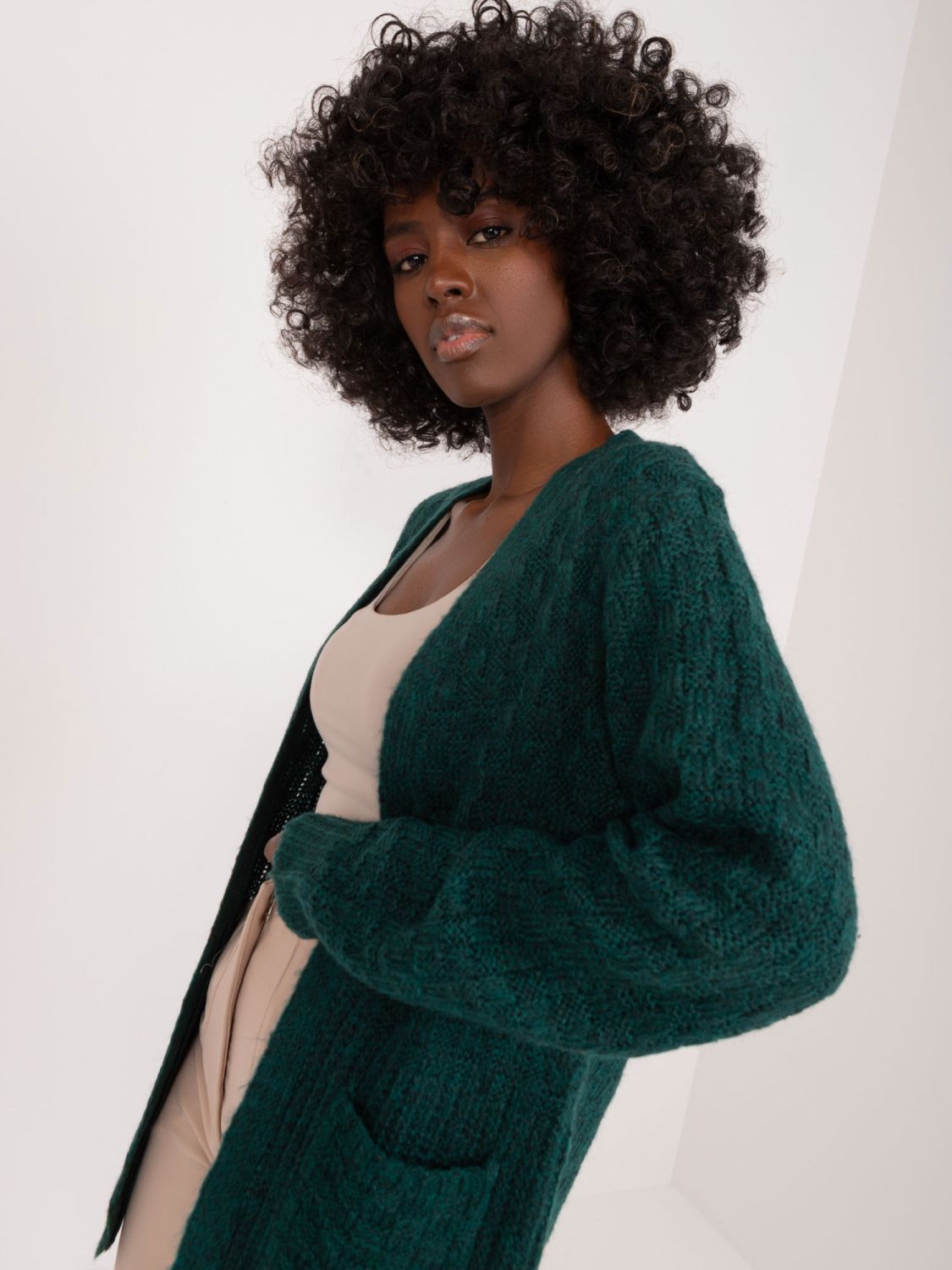 Stylový kardigan v tmavě zelené barvě