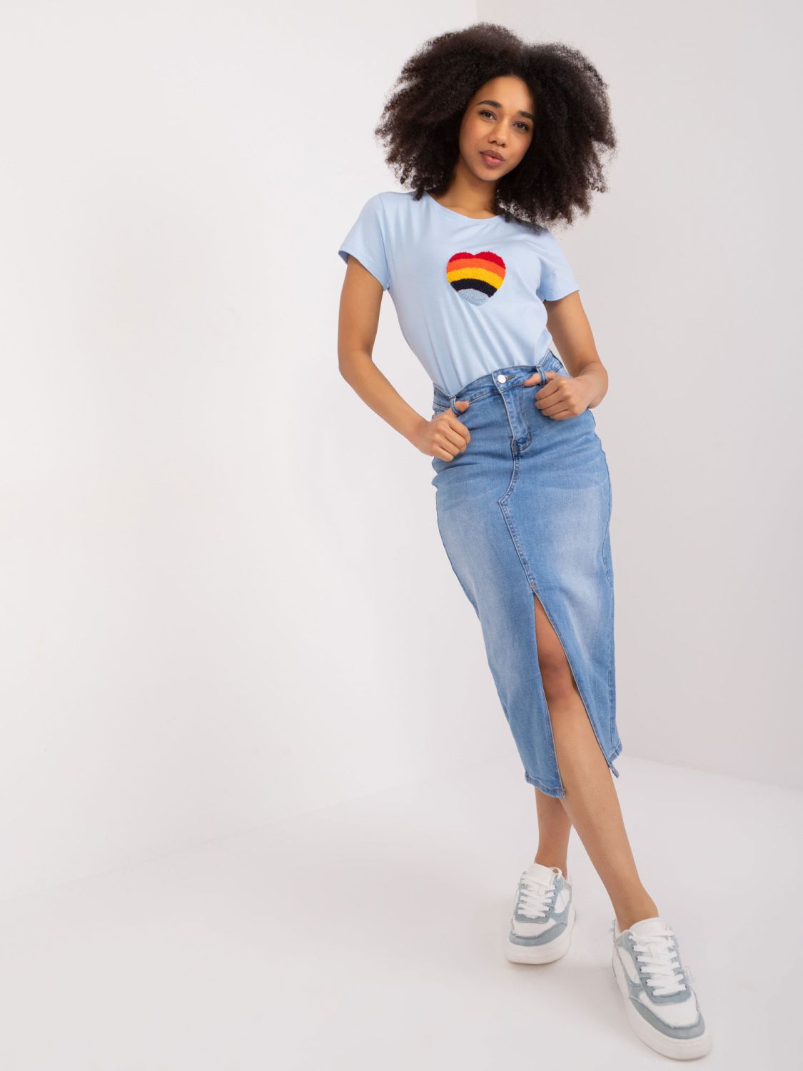 Stylová modrá blůza s aplikací