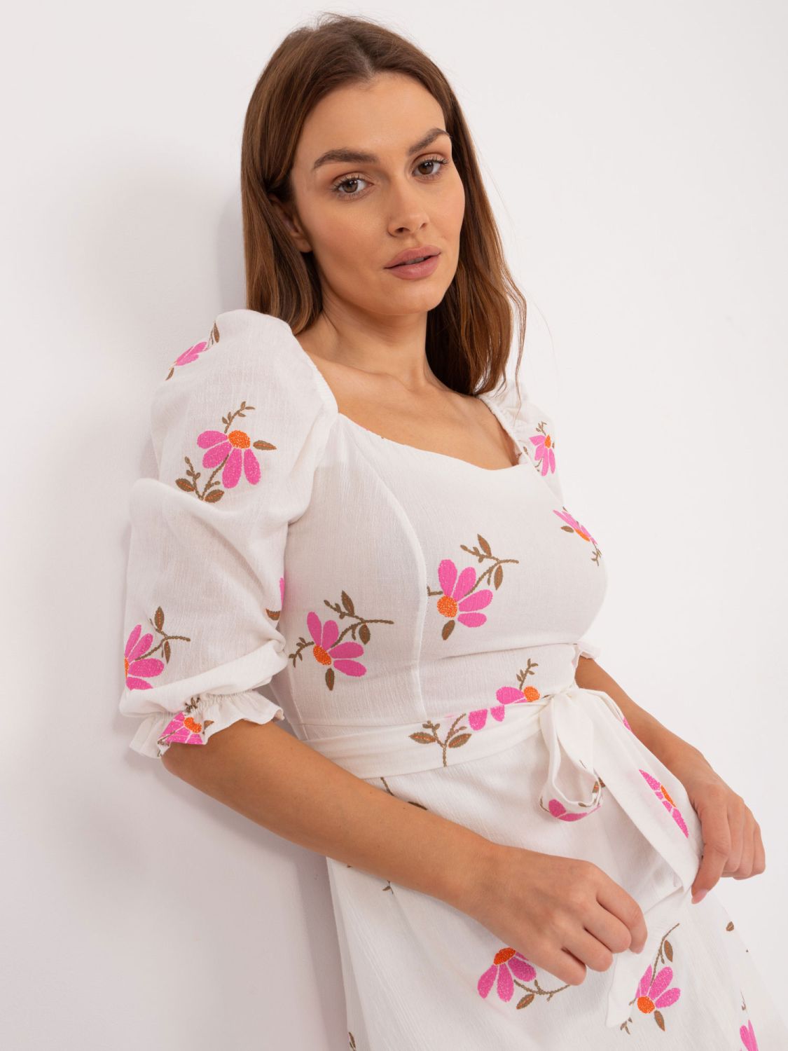 Květinové midi šaty s krátkým rukávem