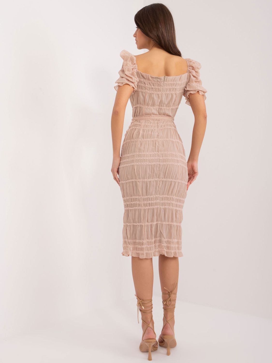 Elegantné midi šaty s nariasenými rukávmi béžové