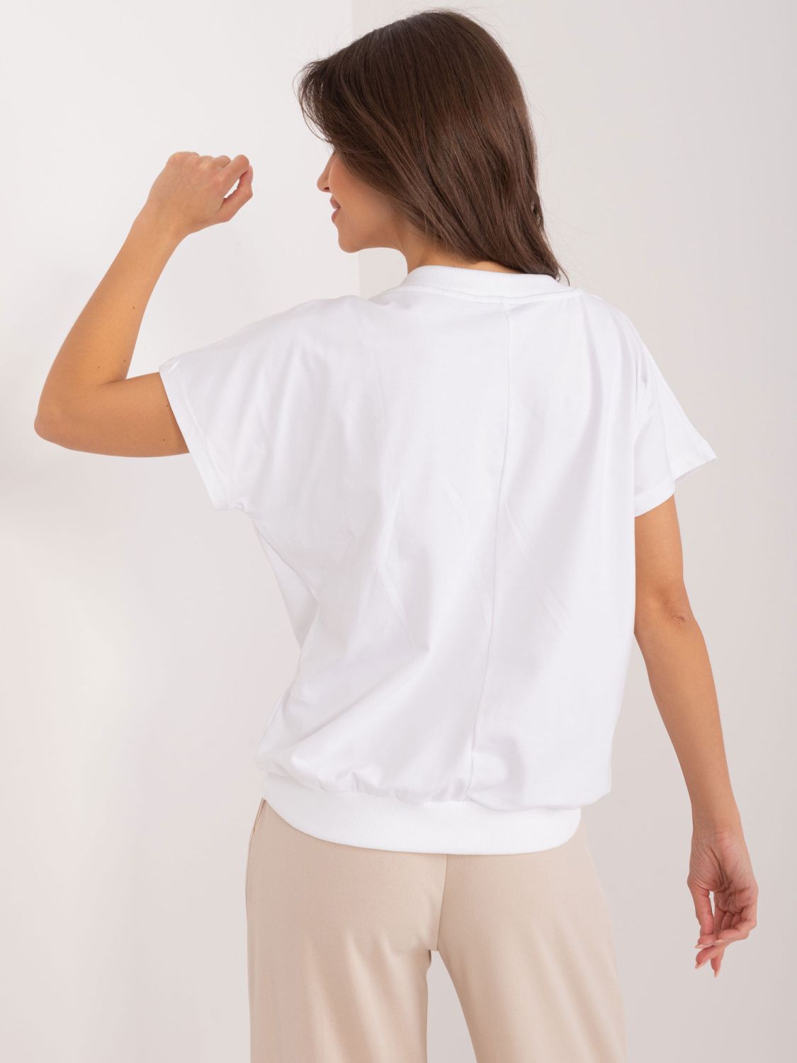 Bílé tričko s krátkým rukávem