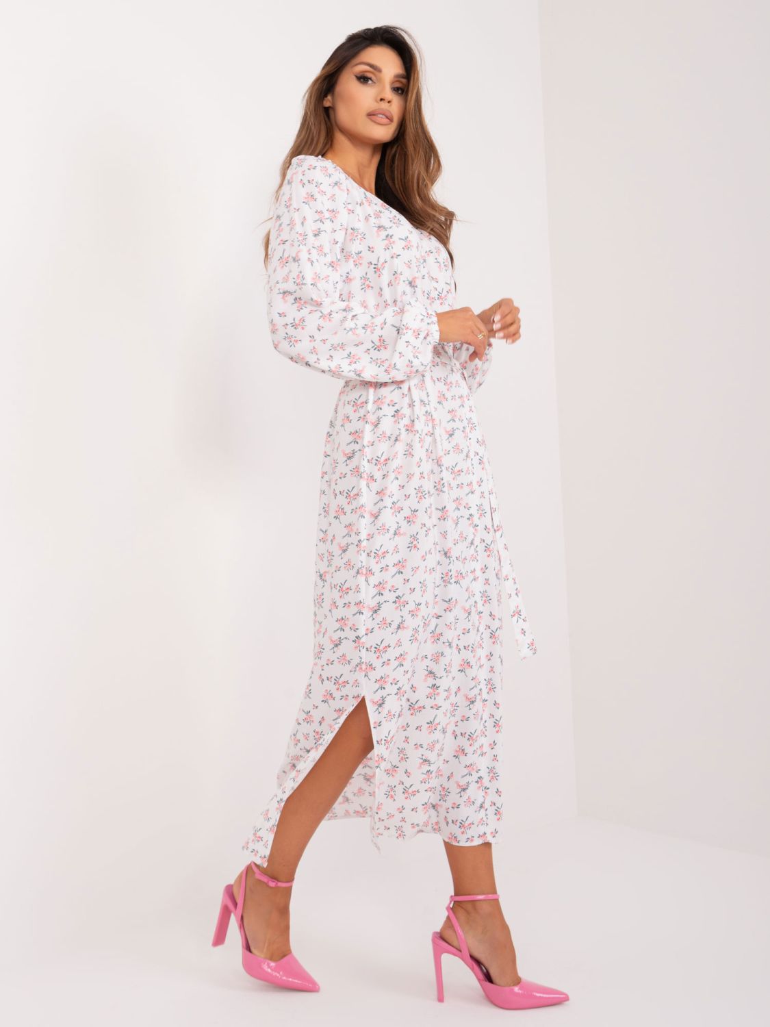 Květinové letní maxi šaty v bílé