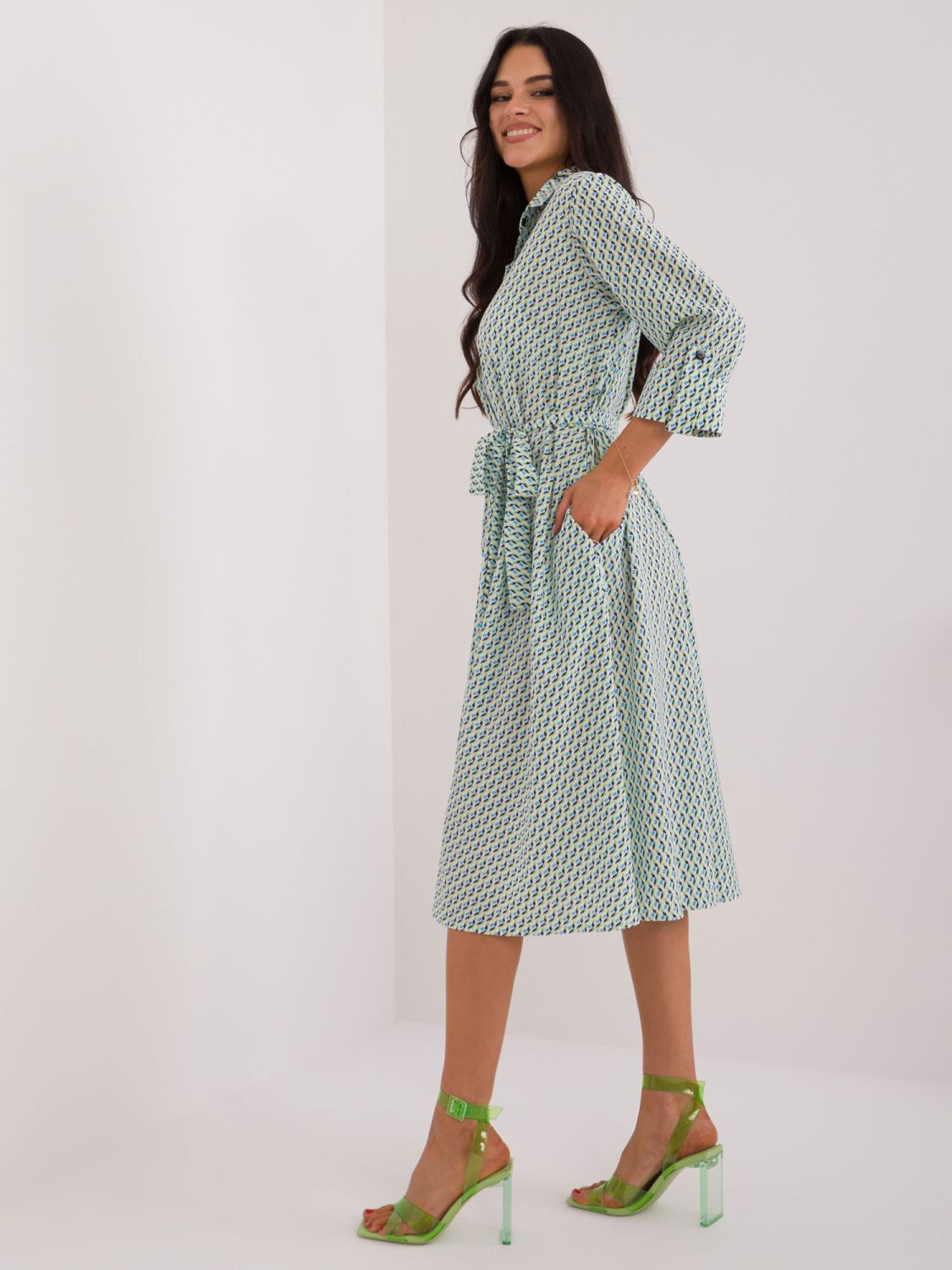 Pohodlné zelené midi šaty s potiskem