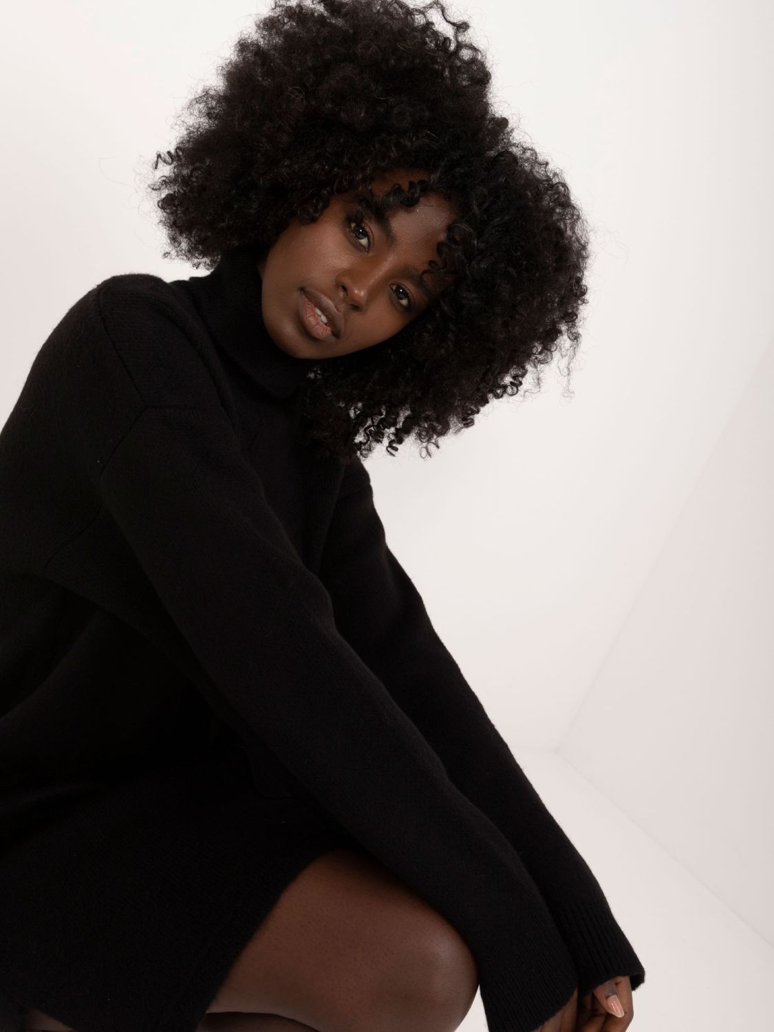 Černé pletenéi šaty s dlouhým rukávem