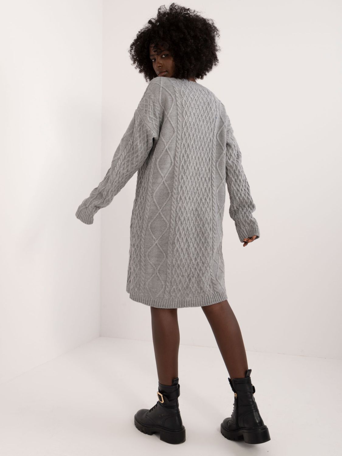 Stylové šedé pletené šaty