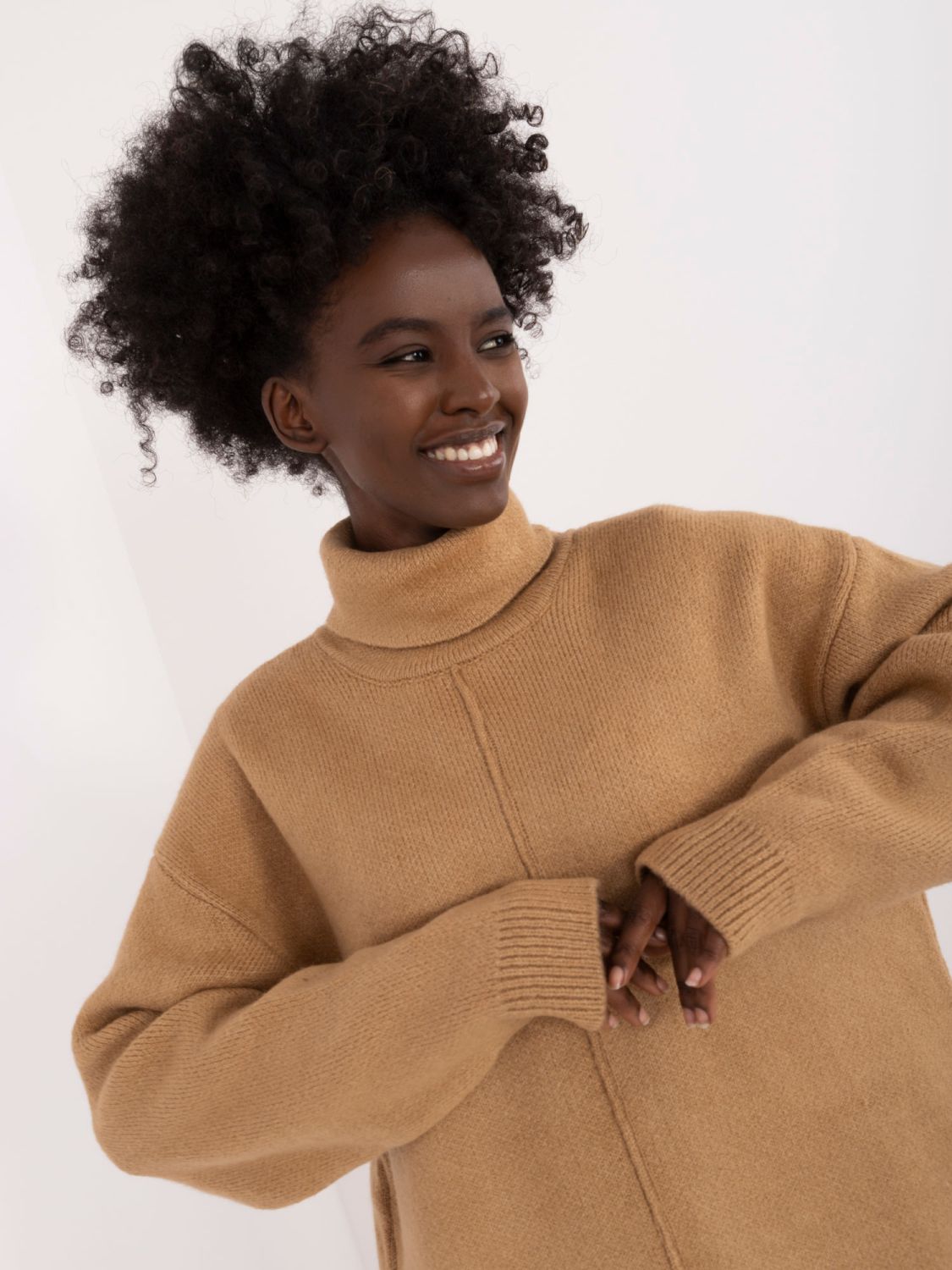 Stylové hnědé pletené šaty s dlouhým rukávem