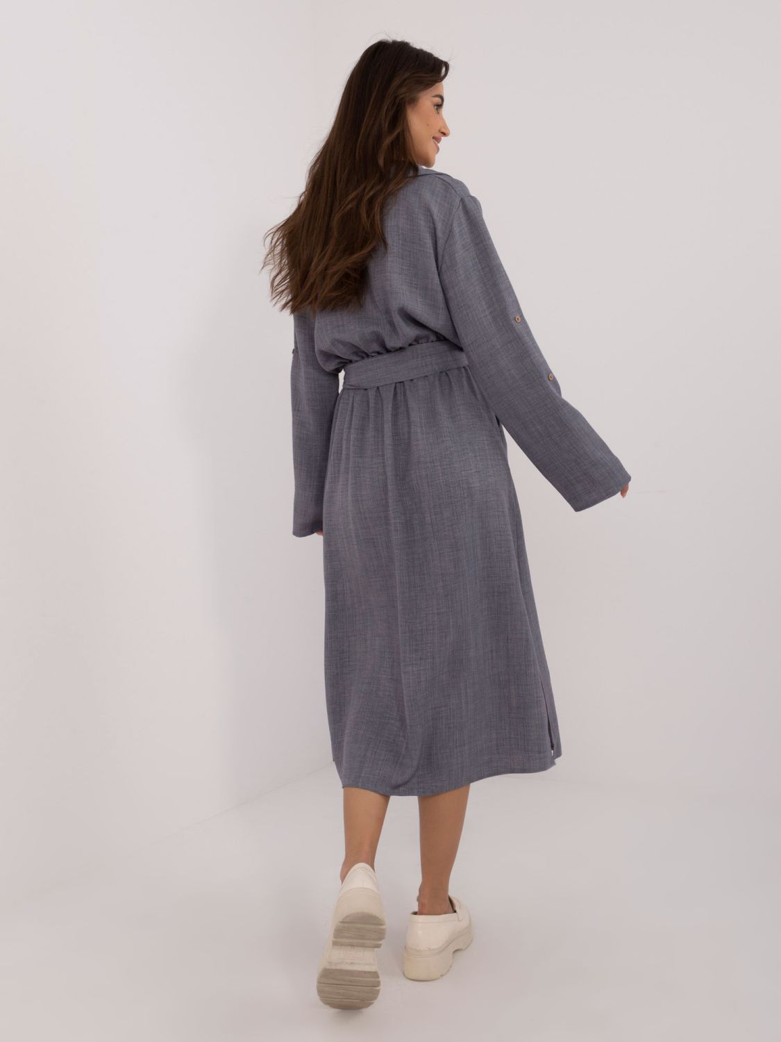 Elegantní rozšířená šaty v tmavě šedé barvě