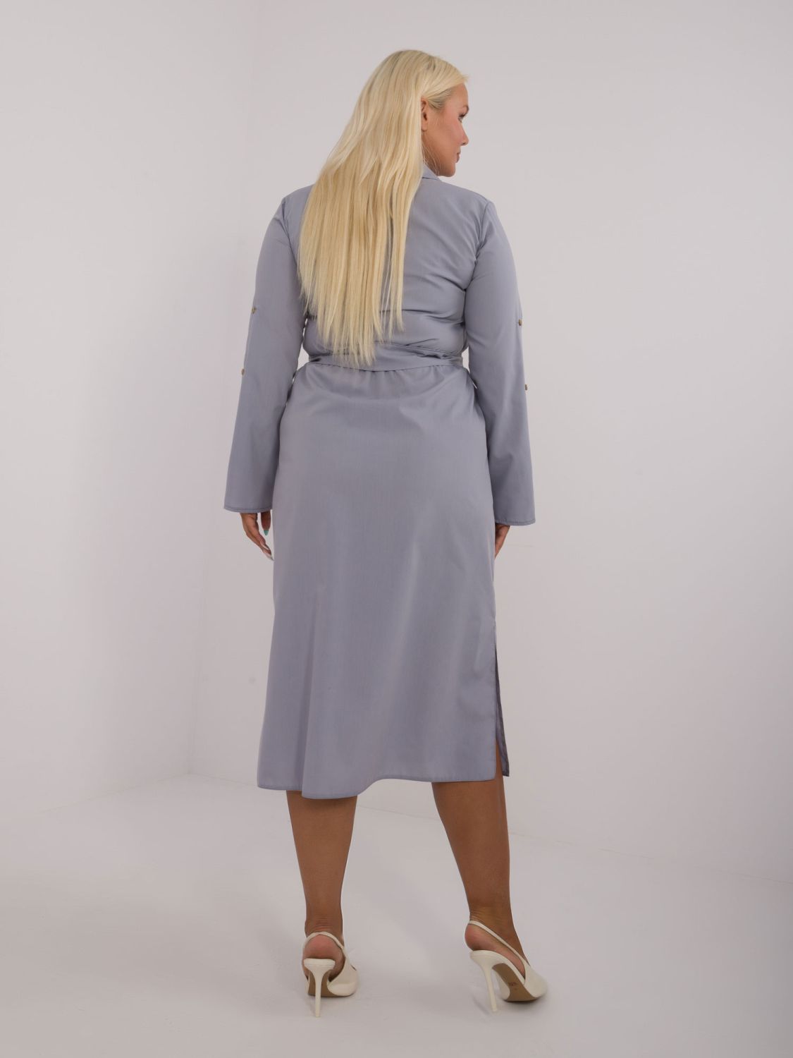 Elegantní šedé šaty s dlouhým rukávem