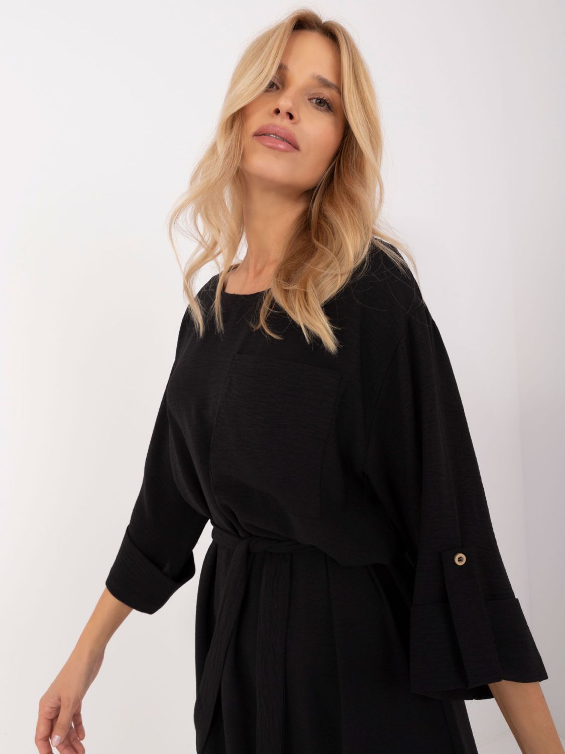 Elegantní černé midi šaty s 3/4 rukávy