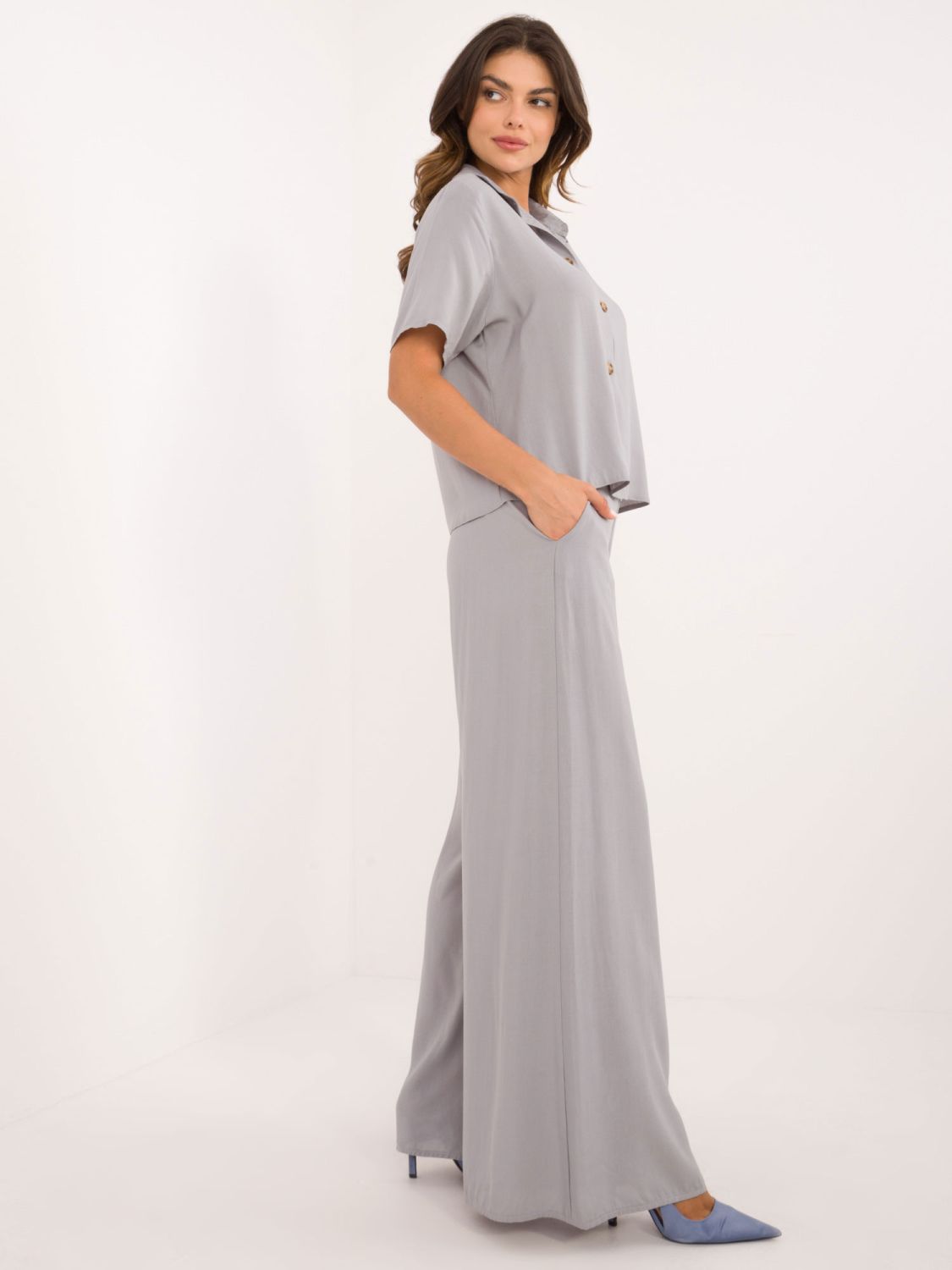 Elegantní komplet v šedé barvě