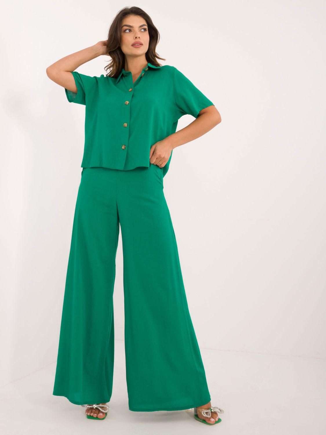 Elegantní komplet v zelené barvě