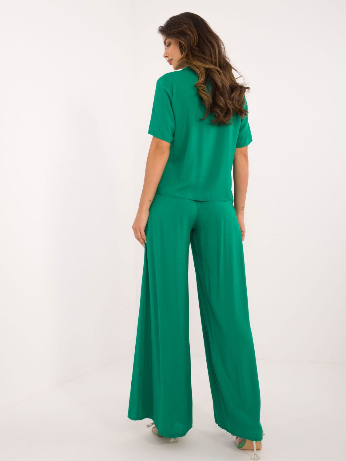 Elegantní komplet v zelené barvě