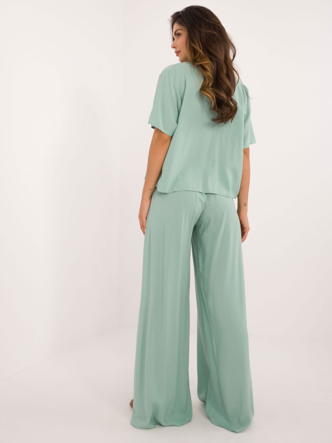 Pistáciový komplet s krátkým rukávem