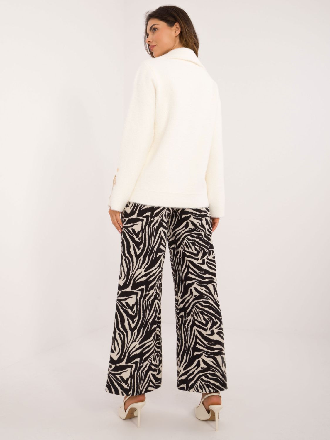 Elegantní přechodová bunda v ecru