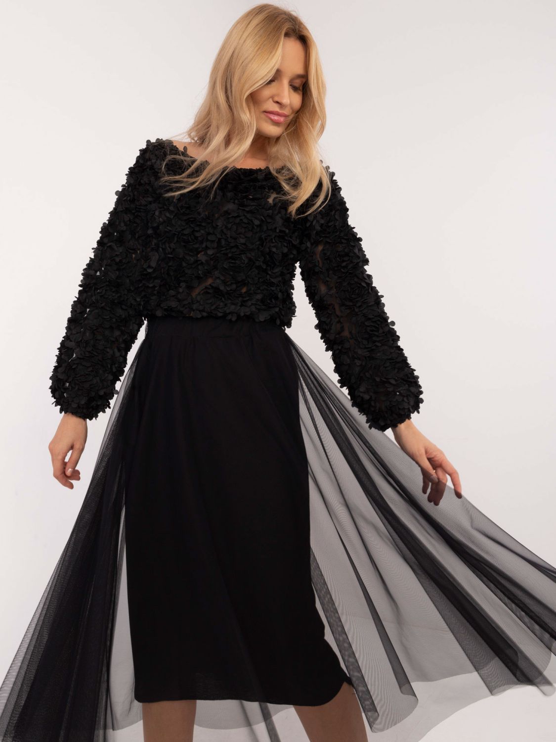 Elegantní černá midi sukně