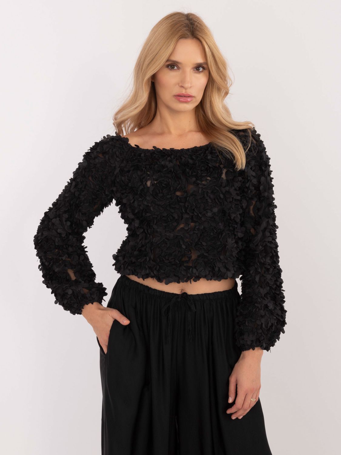 Elegantní černá blůza s dlouhým rukávem