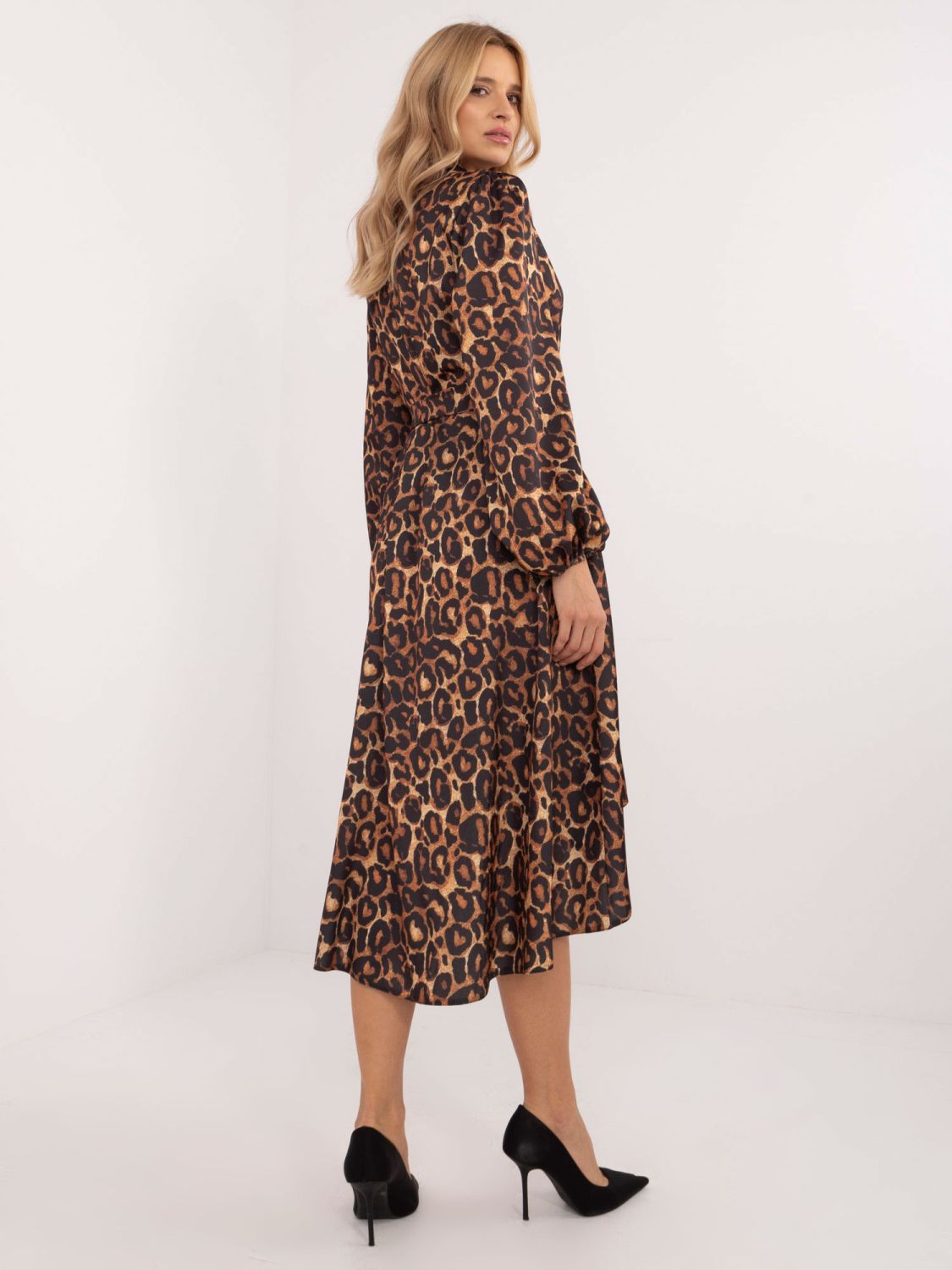 Asymetrické šaty s leopardím vzorem