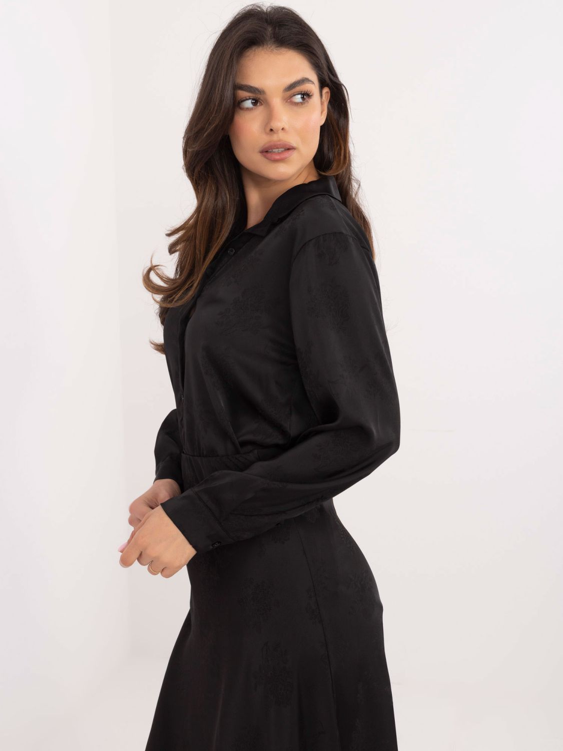 Elegantní černá košile s výšivkou