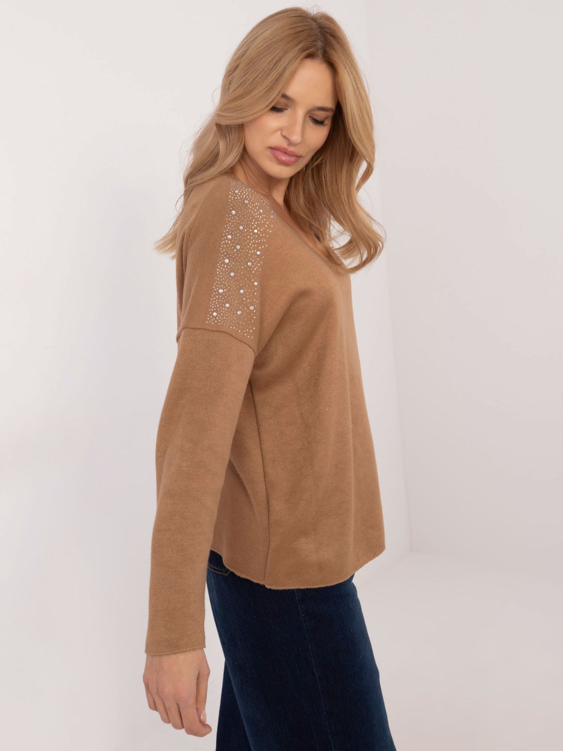 Elegantní svetr s aplikací