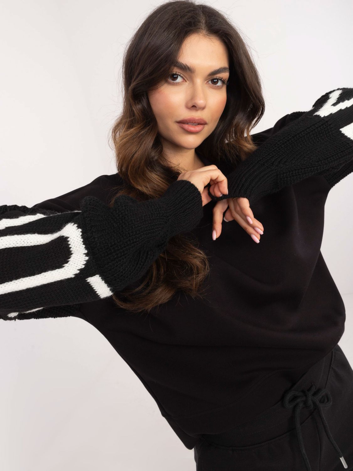 Stylová černá mikina