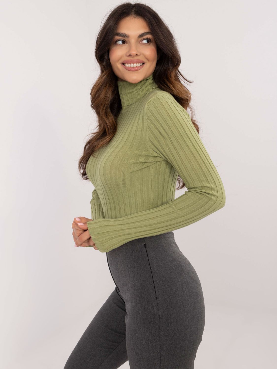 Stylový rolák zelené barvě