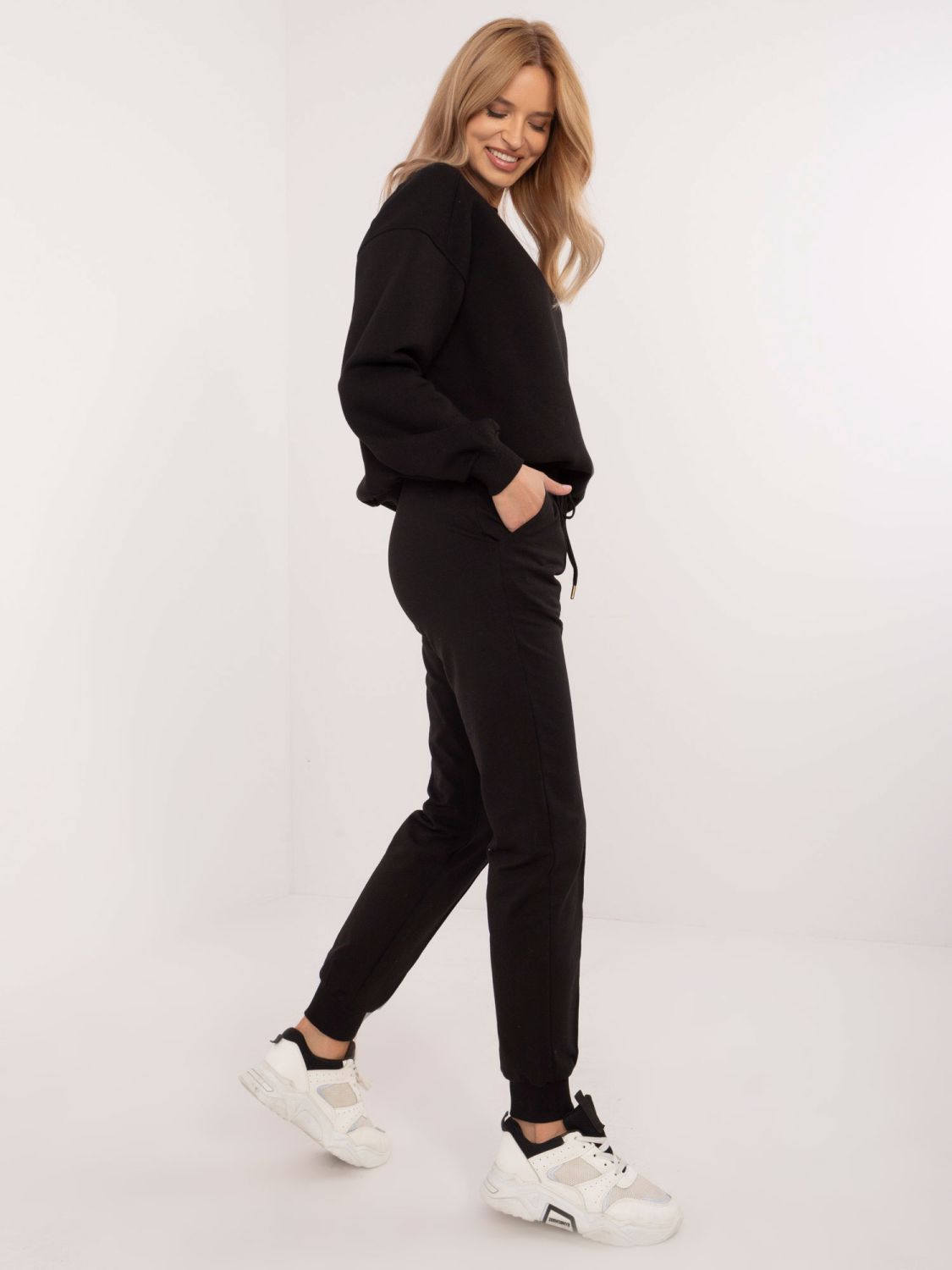 Stylové černé sportovní kalhoty