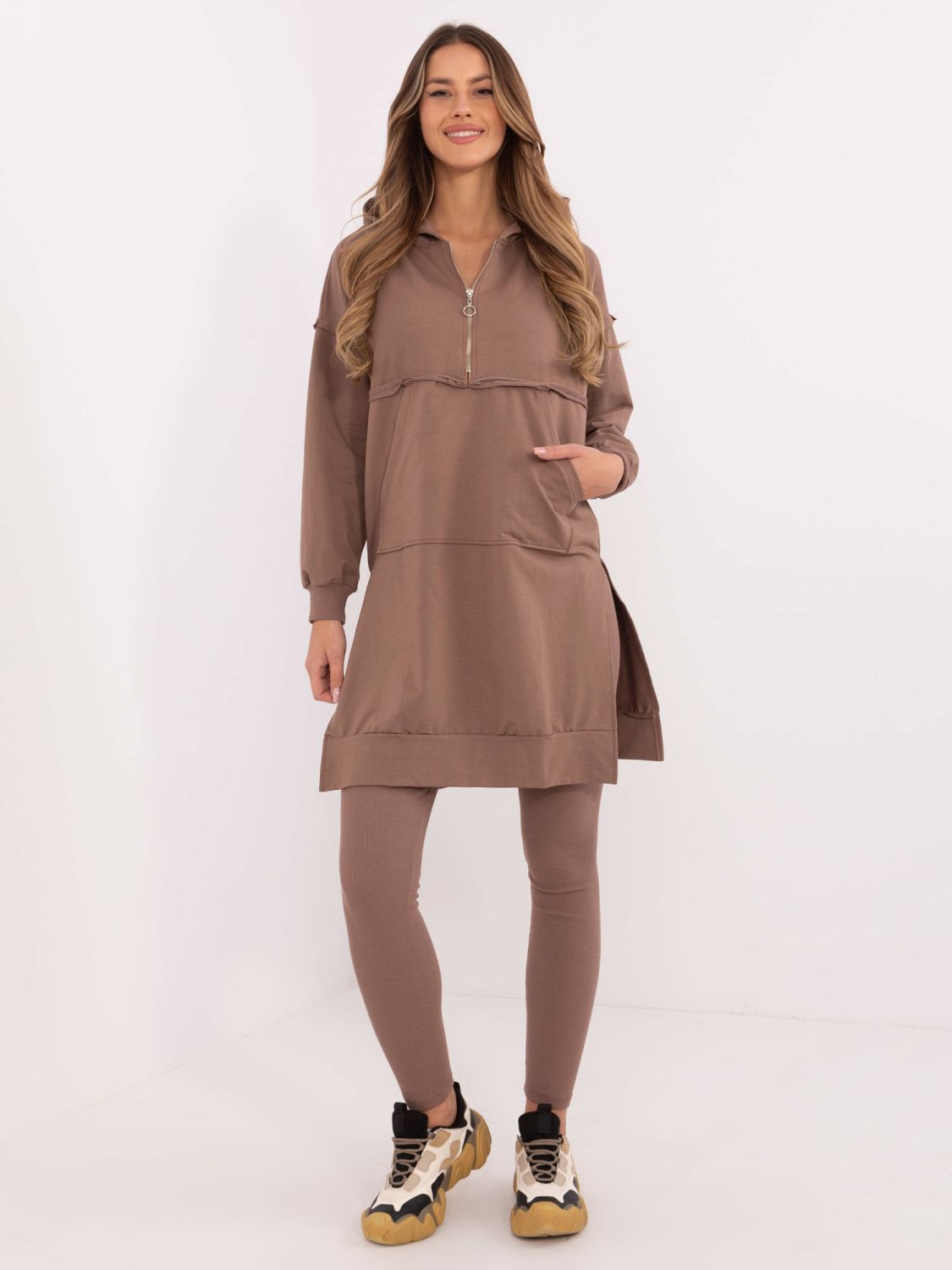 Hnědý komplet s dlouhým rukávem