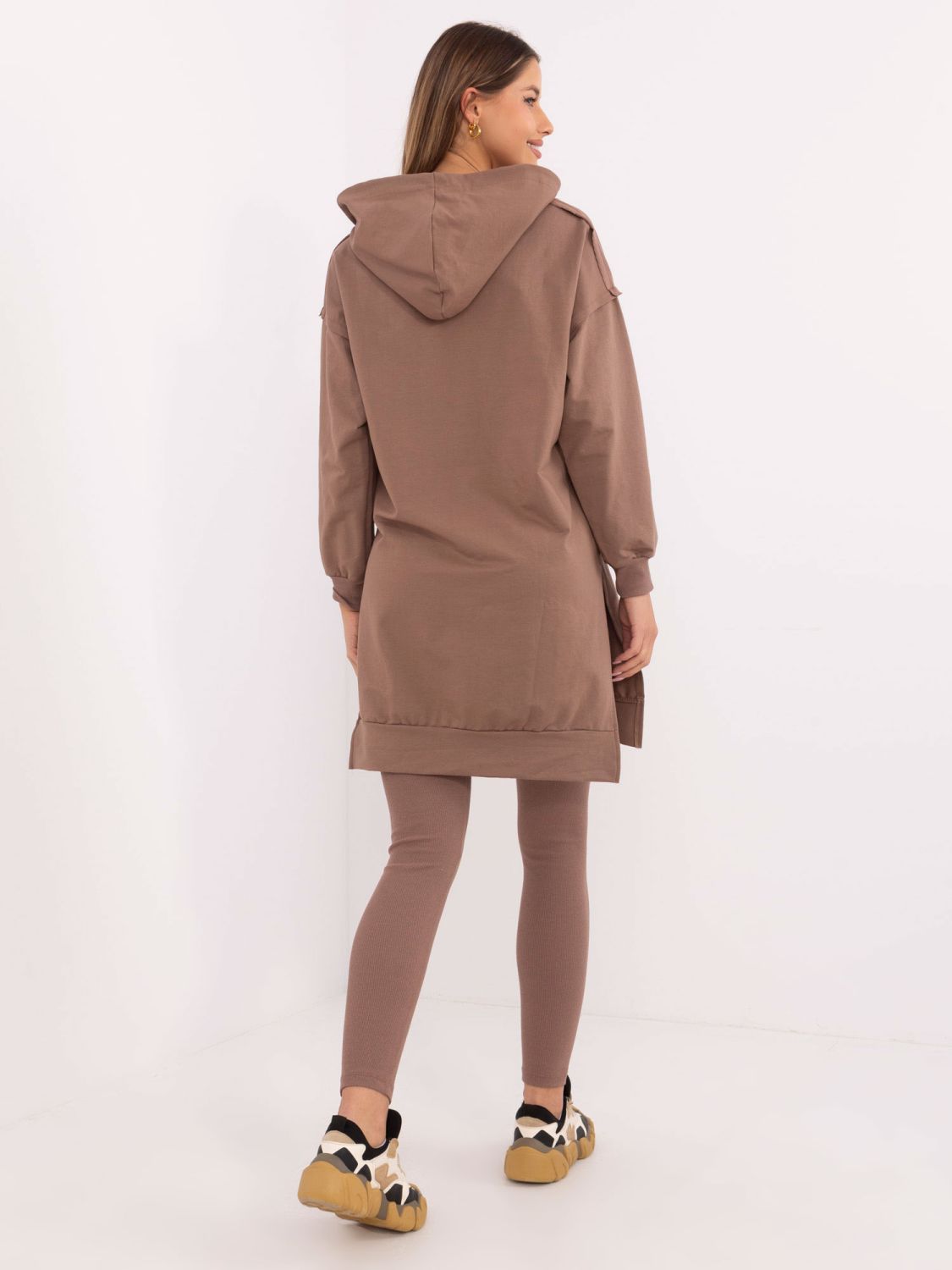 Hnědý komplet s dlouhým rukávem