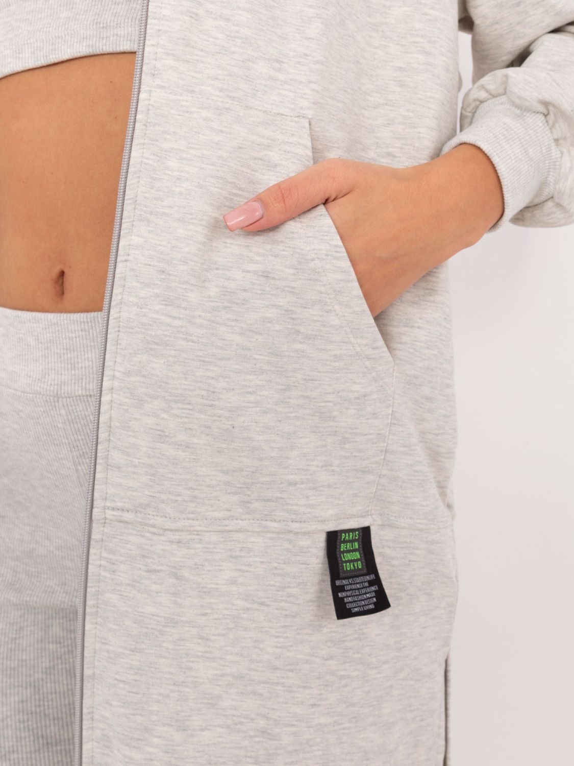 Stylový komplet v jasné šedé