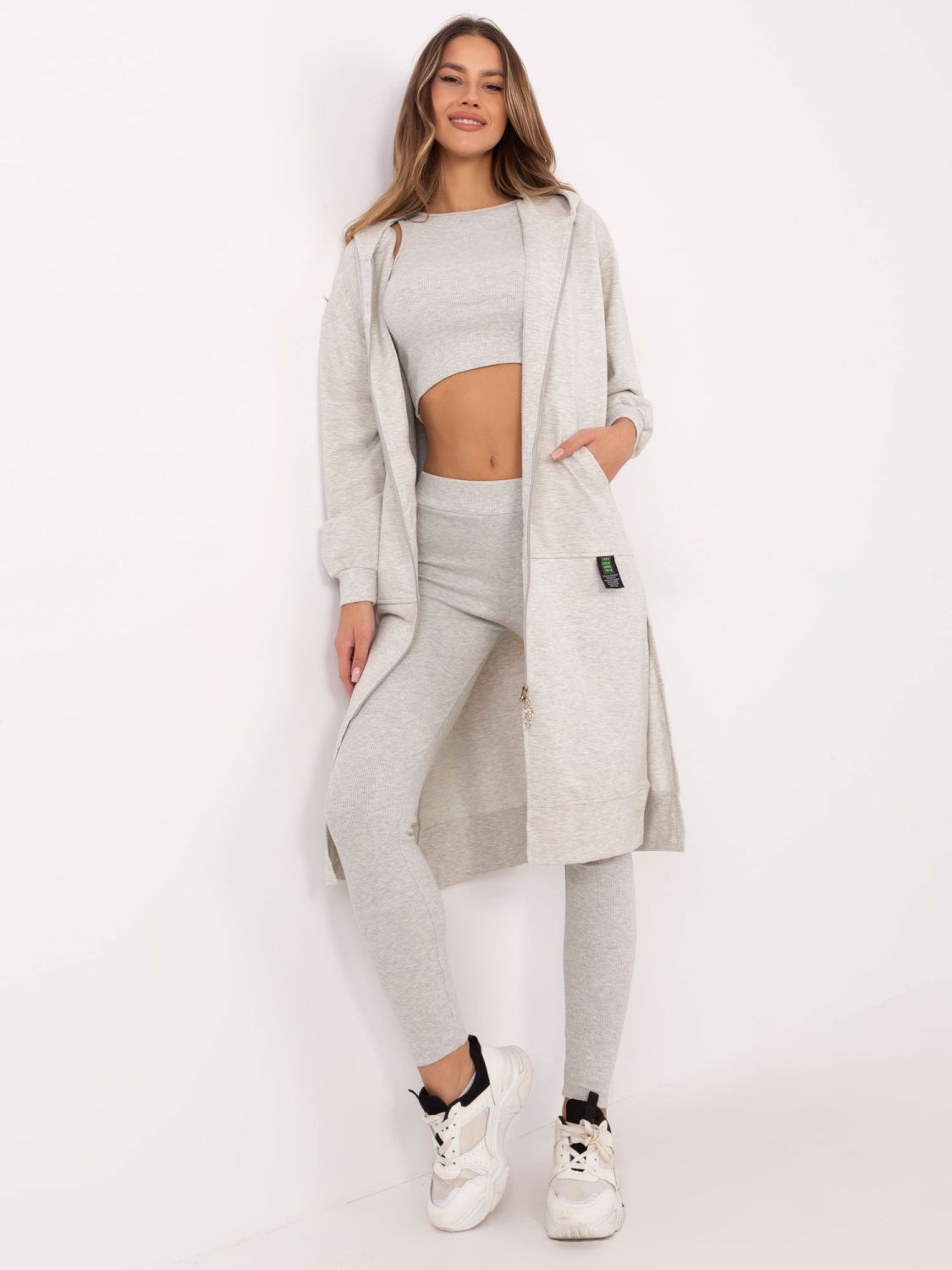 Stylový komplet v jasné šedé