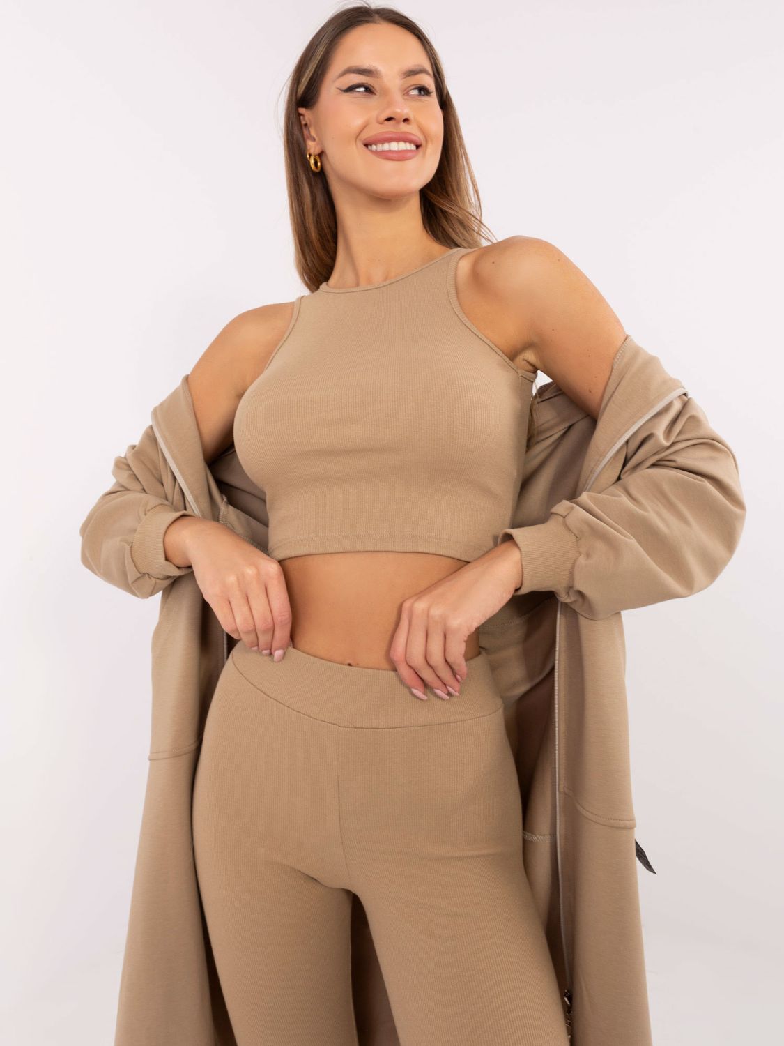 Stylový komplet v béžové barvě