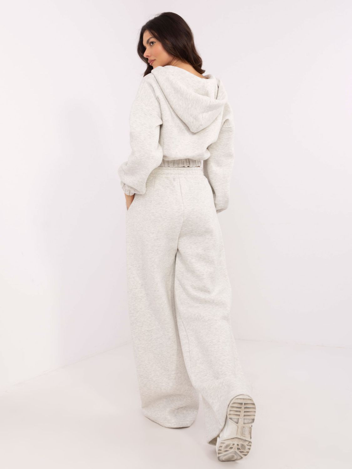 Stylový komplet s kapucí v jasně šedé
