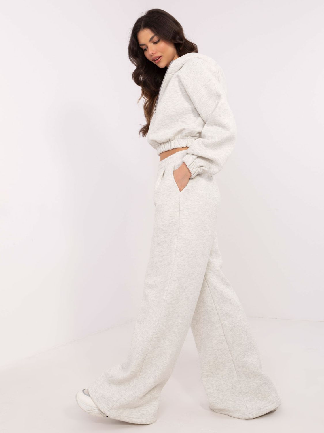 Stylový komplet s kapucí v jasně šedé