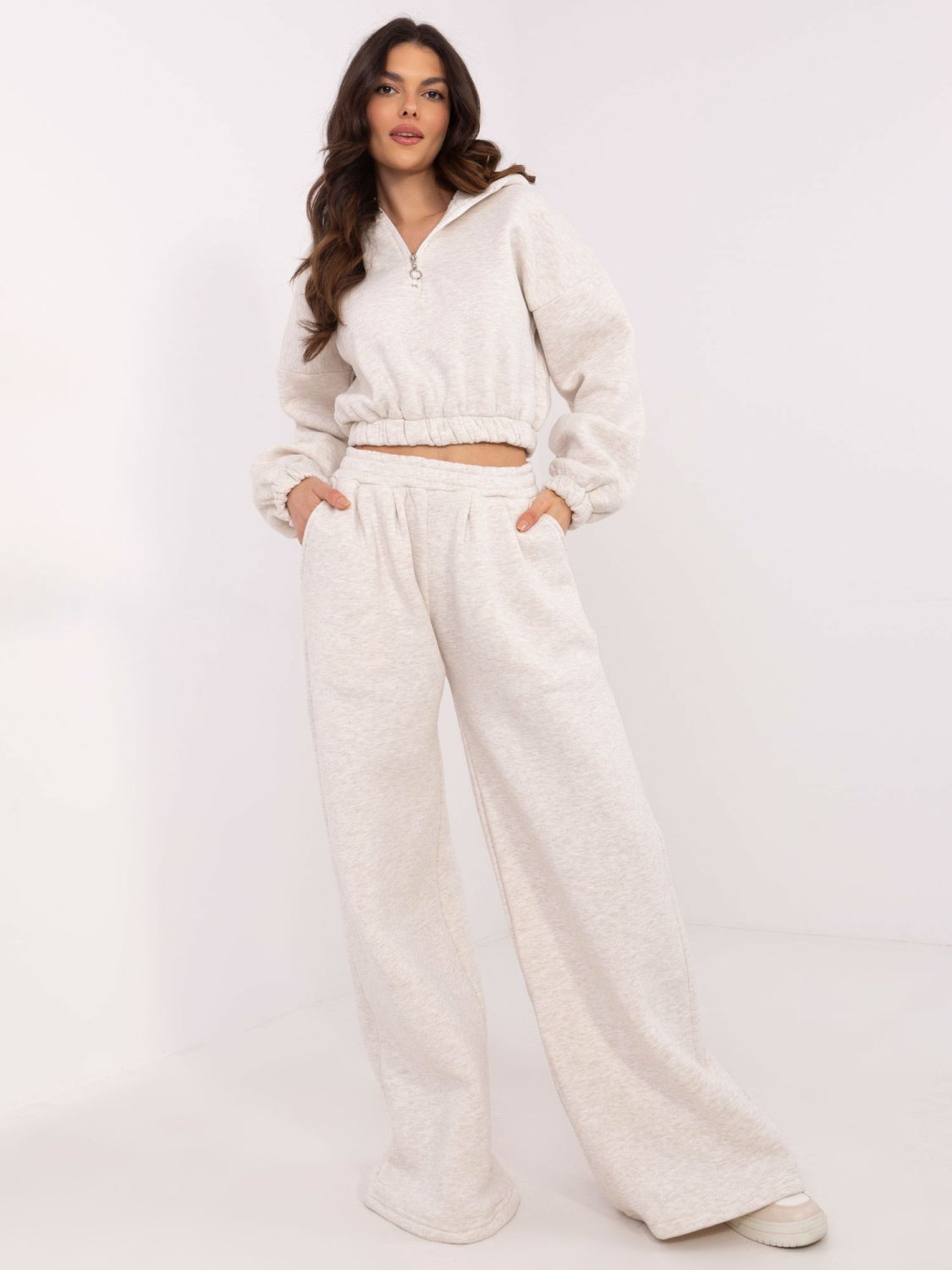 Stylový komplet v jasném béžovém