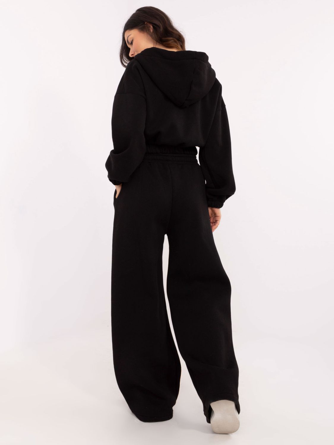 Stylový černý komplet s kapucí
