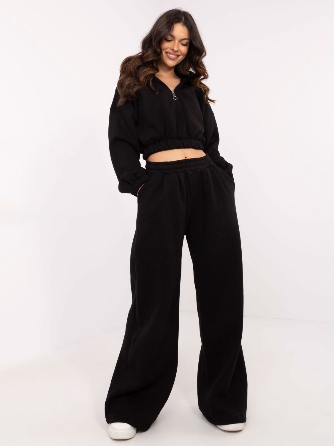 Stylový černý komplet s kapucí