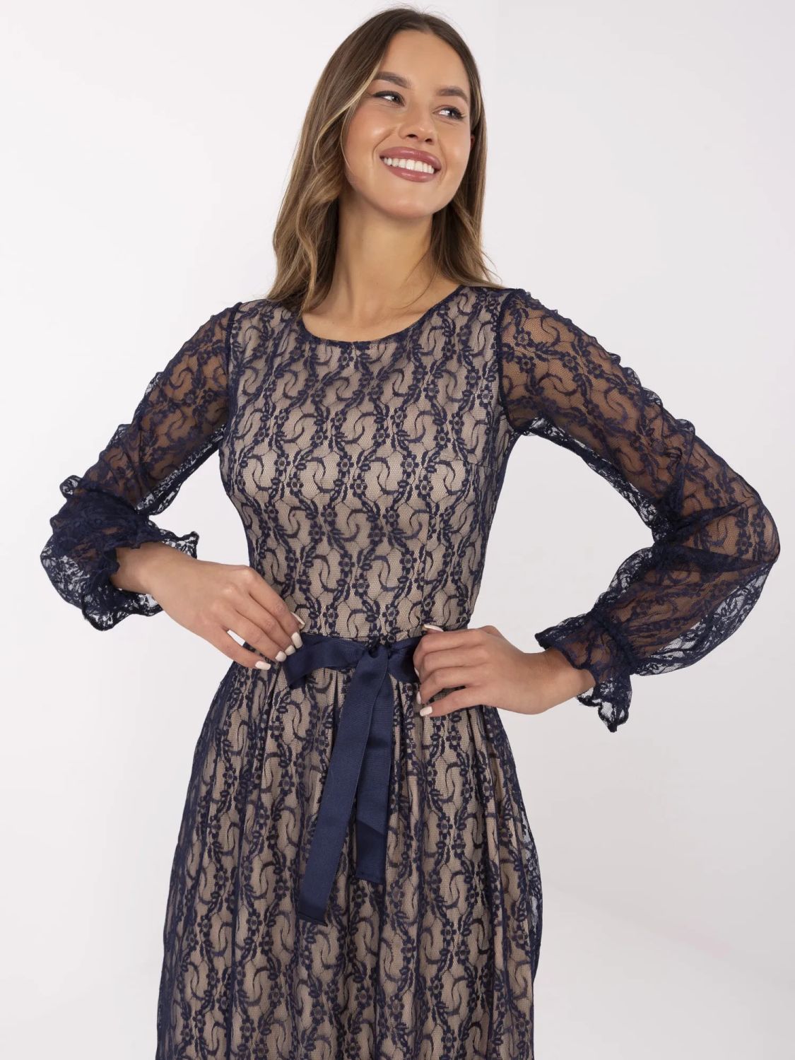 Modré elegantní šaty s krajkou