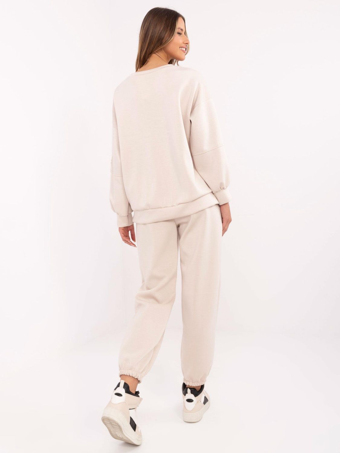 Béžový komplet s dlouhým rukávem