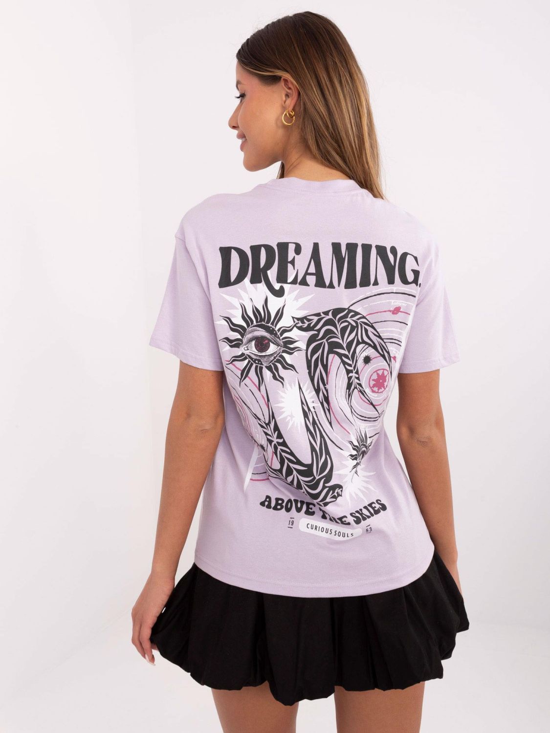 Stylové fialové tričko s potiskem