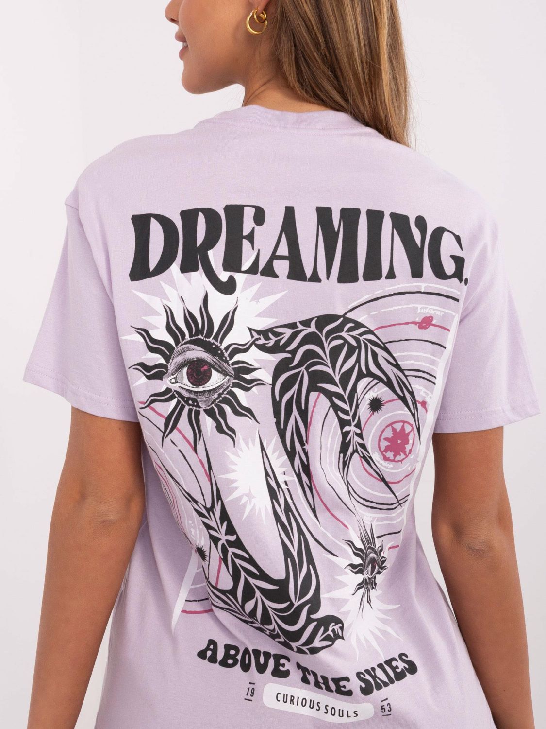 Stylové fialové tričko s potiskem