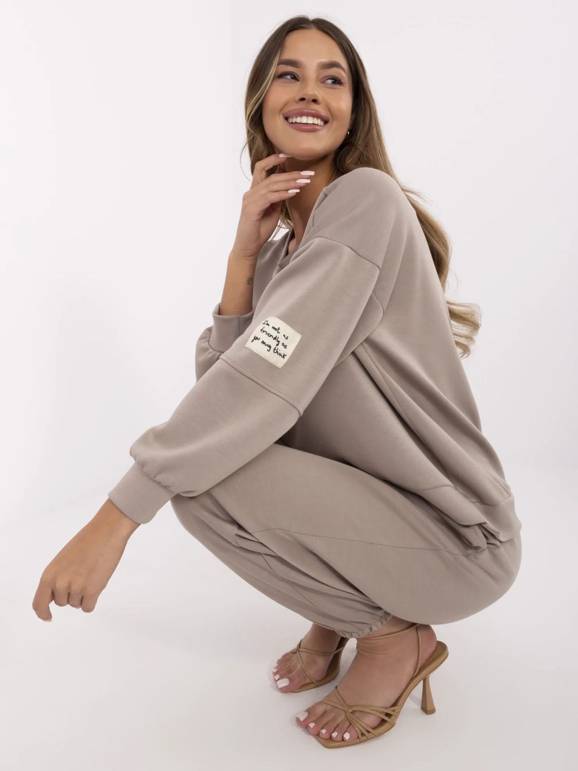 Stylový komplet v tmavě béžové barvě