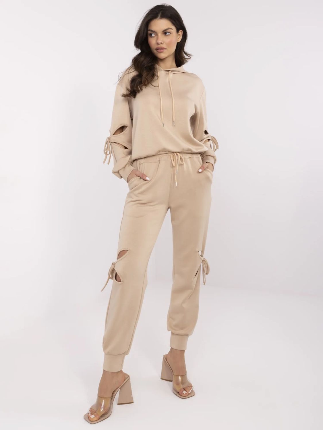 Béžový komplet s dlouhým rukávem