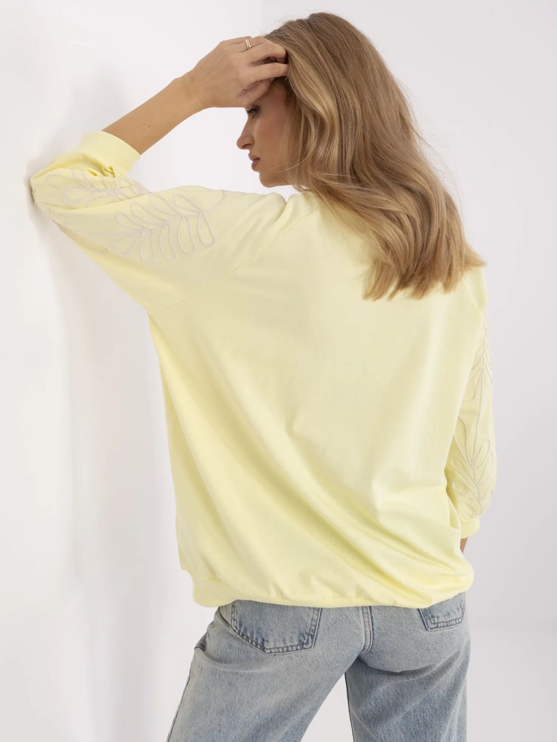 Stylová blůza s výšivkou v žluté barvě
